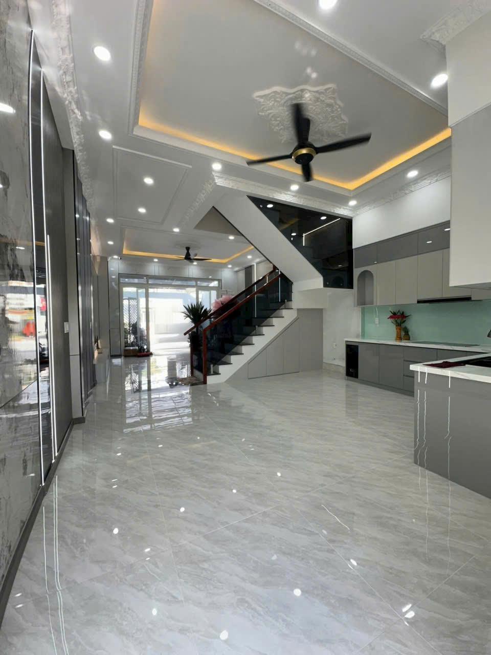 Bán nhà ĐẸP 3 Tầng,đường nhựa 12M thông tứ tung,ngay TTHC Dĩ An