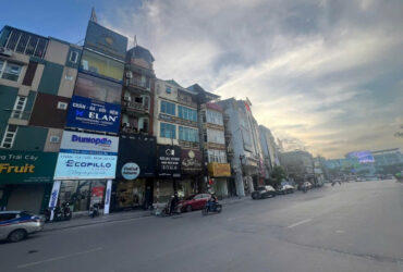 MẶT PHỐ  XÃ ĐÀN CON PHỐ CÓ 2 LÀN ĐƯỜNG TO NHẤT  QUẬN  ĐỐNG ĐA 54M  CHO CON PHỐ NÀY.
Phố Xã Đàn là con Phố Thương Hiệu của Quận Đống Đa, đường đôi 2 chiều 10 làn xe chạy.
VỈA HÈ 6 ĐẾN 8M 
NHÀ  BÁN NẰM Ở VỊ TRÍ VIP VIP LẮM KHÁCH  Ạ