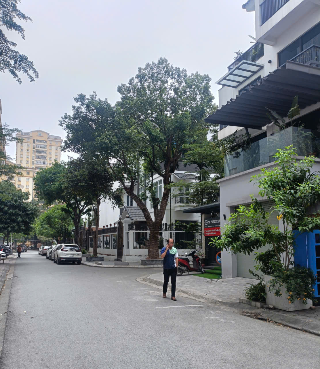 Biệt thự Mễ Trì 131.5m2- 4 tầng, vỉa hè, ôtô tránh, ở VIP, giá 36.6 tỷ