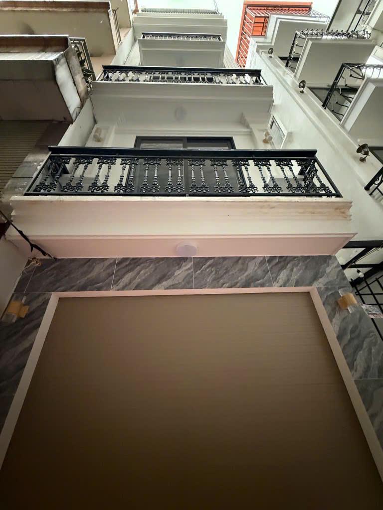 NHÀ MỚI FULL NỘI THẤT – VỊ TRÍ ĐẸP – THANG MÁY – SỔ VUÔNG – CÁCH MẶT PHỐ VÀI BƯỚC CHÂN – HIẾM