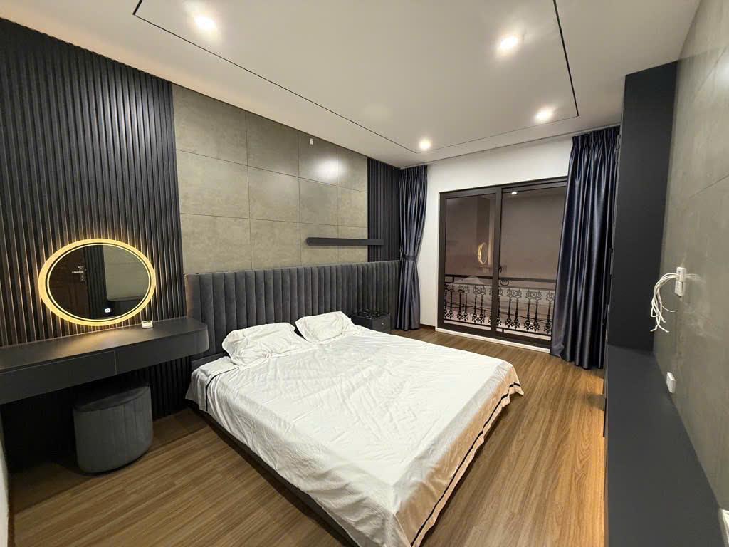 NHÀ MỚI FULL NỘI THẤT – VỊ TRÍ ĐẸP – THANG MÁY – SỔ VUÔNG – CÁCH MẶT PHỐ VÀI BƯỚC CHÂN – HIẾM