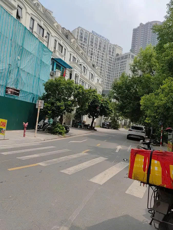 BÁN NHÀ NGÔ THÌ SỸ – HÀ ĐÔNG DT 34M X 5 TẦNG , GIÁ 9.X TỶ. THANG MÁY – Ô TÔ TRÁNH – NGÕ THÔNG