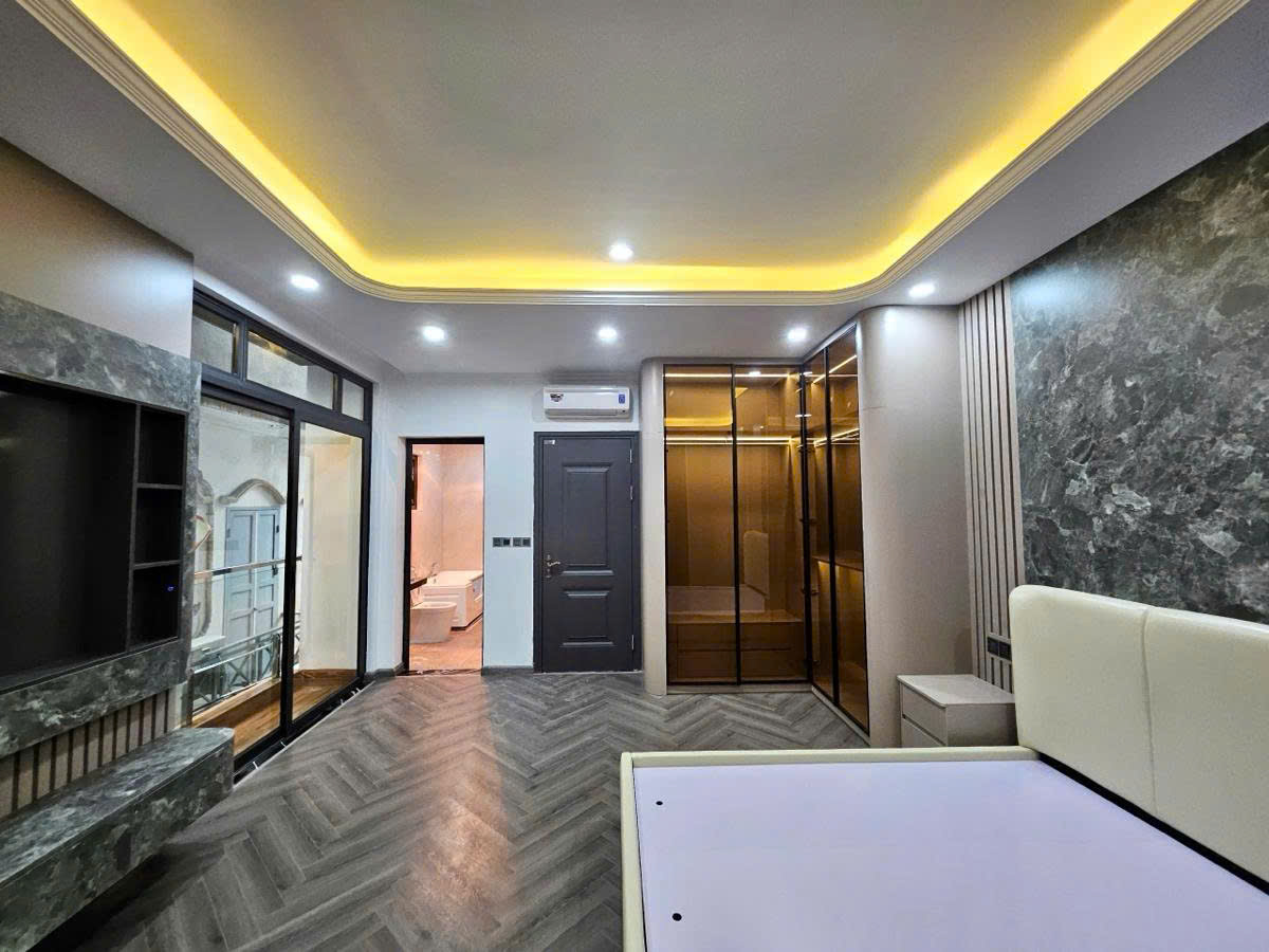 NHÀ MỚI 6 TẦNG THANG MÁY – TRUNG TÂM BỒ ĐỀ LONG BIÊN