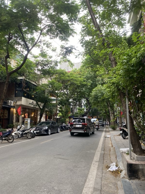 BÁN NHÀ MẶT PHỐ HÀ NỘI – TÒA VP HÀNG CHUỐI – 8 NỔI 1 HẦM – 3 MẶT THOÁNG – MẶT TIỀN QUYỀN LỰC – 1 SỔ 1 CHỦ