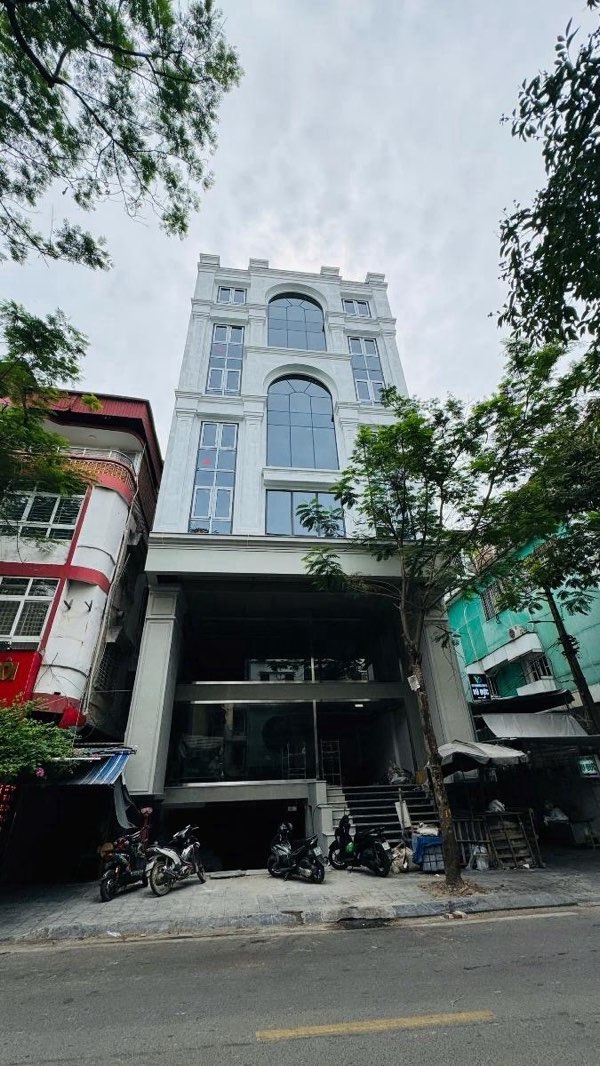 BÁN NHÀ MẶT PHỐ HÀ NỘI – TÒA VP HÀNG CHUỐI – 8 NỔI 1 HẦM – 3 MẶT THOÁNG – MẶT TIỀN QUYỀN LỰC – 1 SỔ 1 CHỦ