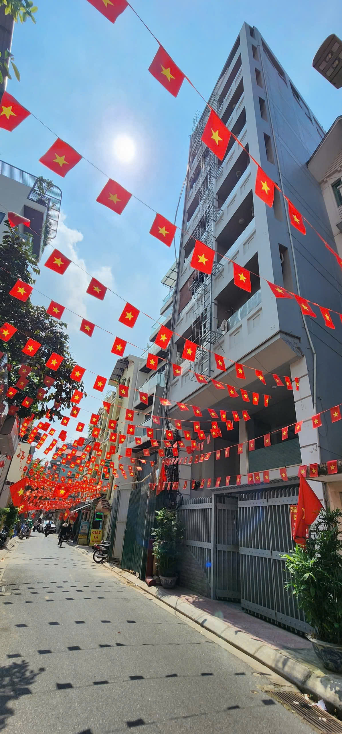 CẦN BÁN TÒA CCMN CAO CẤP TẠI LONG BIÊN
