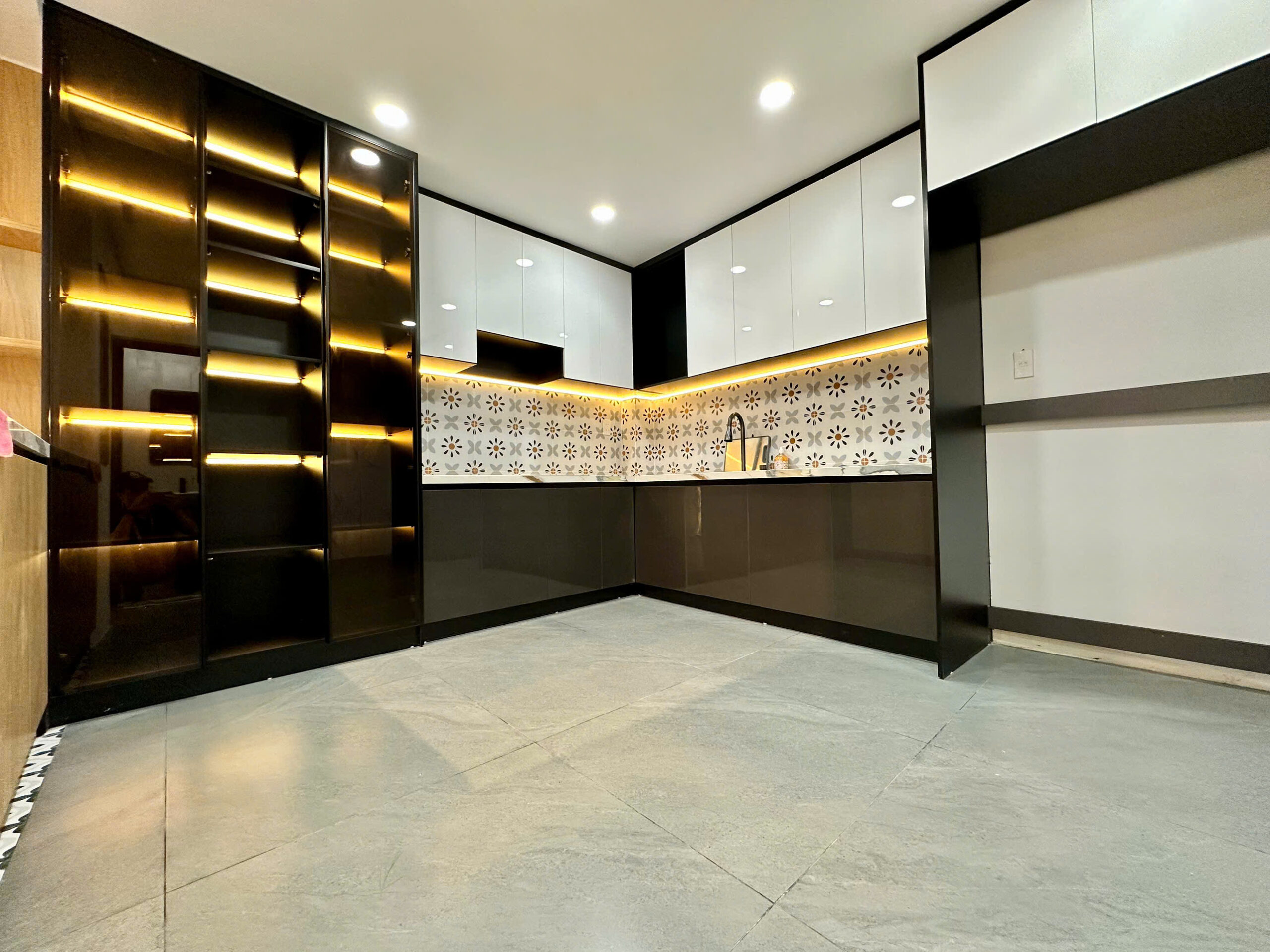 BÁN NHÀ MÊ ĐÚC 3 TẦNG HẺM 2m5-3m THÁP BÀ, NHA TRANG.