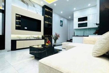 NGUYỄN ĐÌNH HOÀN 32M x5 TẦNG-MT 4M,SÁT PHỐ,NGÕ THÔNG-GIÁ 8,4 TỶ