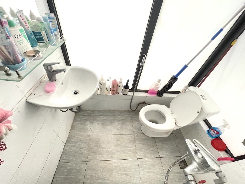 HOÀNG QUỐC VIỆT 18M x5 TẦNG CHỈ 4,250 TỶ NGÕ THÔNG,LÔ GÓC,Ô TÔ QUA NHÀ,DÂN XÂY,30M RA PHỐ