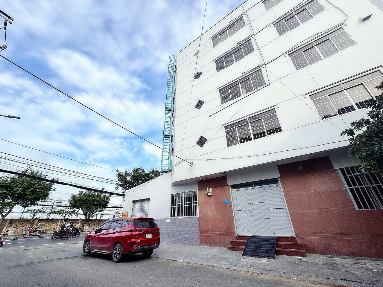 BÁN NHÀ MẶT TIỀN KD Đ.NGUYỄN TẤT THÀNH, QUẬN 4 – 4M*20M – CHỈ 14,7T – GIÁ TỐT NHẤT KHU VỰC KHÔNG CÓ CĂN THỨ 2 SO SÁNH