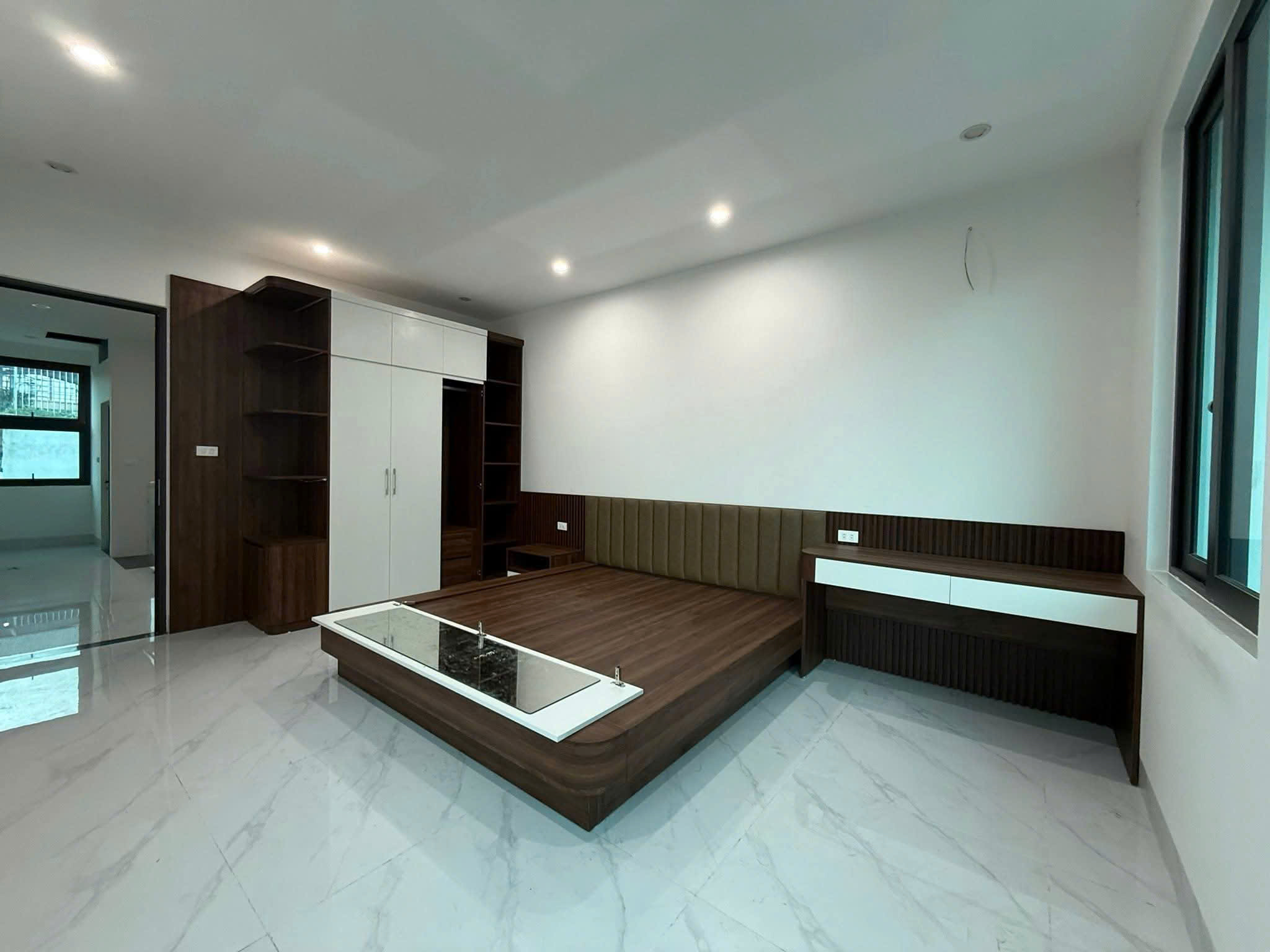 BÁN NHÀ TRUNG TÂM LONG BIÊN – GIÁ ĐẦU TƯ