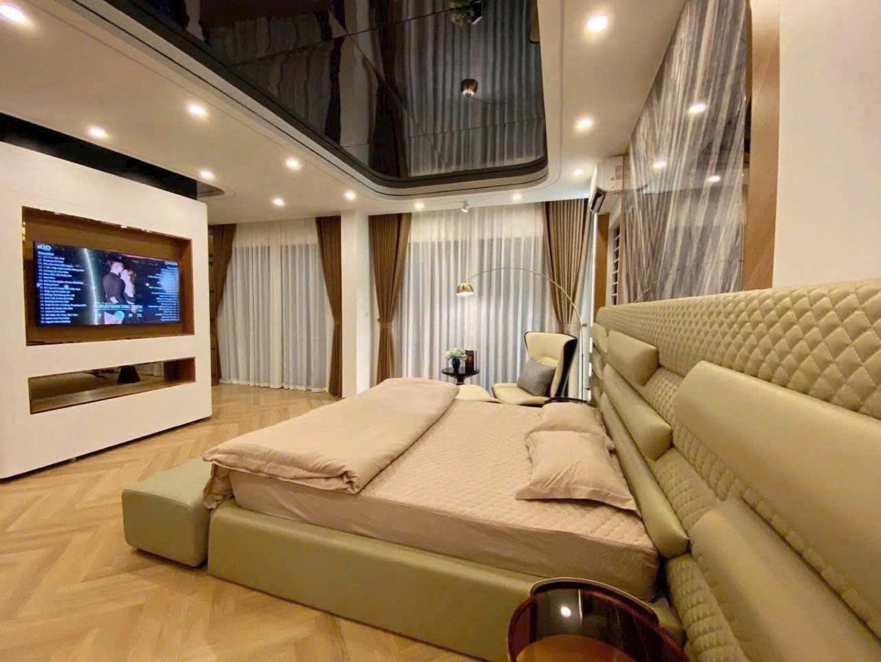 SIÊU ĐẸP, BÁN NHÀ NGỌC LÂM LONG BIÊN- 2 BƯỚC RA PHỐ-KINH DOANH-NỞ HẬU-54M NHỈNH 9 TỶ