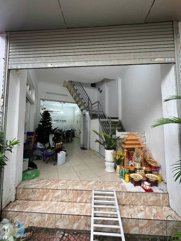 CẦU GIẤY  DT 42M GIÁ 15,3 TỶ,Ô TÔ ĐỖ CỬA,CÁCH PHỐ 20M,KINH DOANH