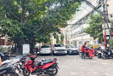 CẦU GIẤY  DT 42M GIÁ 15,3 TỶ,Ô TÔ ĐỖ CỬA,CÁCH PHỐ 20M,KINH DOANH