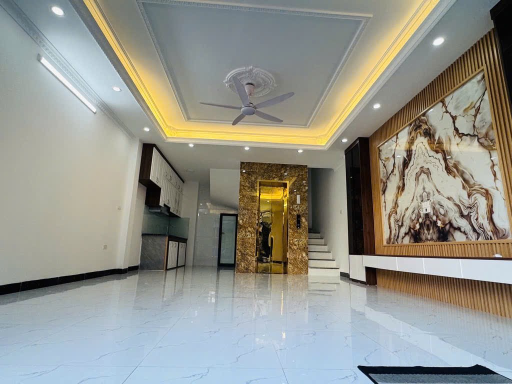 Nhà Ngọc Lâm xây mới 6 tầng – 47m – thang máy, ôtô đỗ trong nhà, 2 mặt thoáng, giá 11.7 tỷ