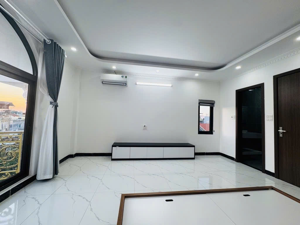 Nhà Ngọc Lâm xây mới 6 tầng – 47m – thang máy, ôtô đỗ trong nhà, 2 mặt thoáng, giá 11.7 tỷ