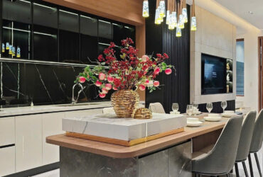 BÁN NHÀ NGUYỄN VĂN LINH LONG BIÊN,OTO TRÁNH,NGÕ THÔNG,THANG MÁY,49M NHỈNH 11 TỶ(TL)