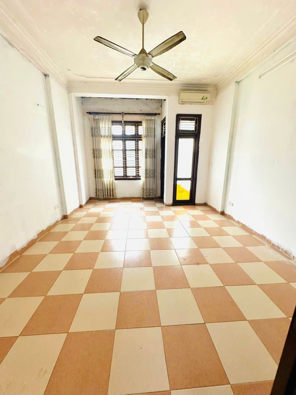 CHỦ NGỘP BÁN GẤP MP Nguyễn Khả Trạc Cầu Giấy vỉ hè oto KD 58m x5T giá 24 tỷ TL.