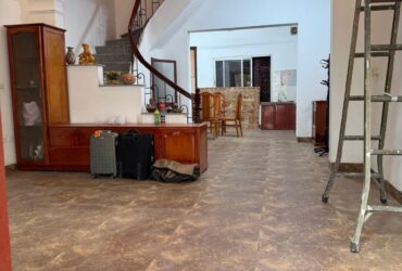 31.10.25 Cho thuê nhà nguyên căn ở Trần Duy Hưng, 80m2 x 5 tầng, có sân cổng riêng để xe thoải mái giá 15 triệu/tháng