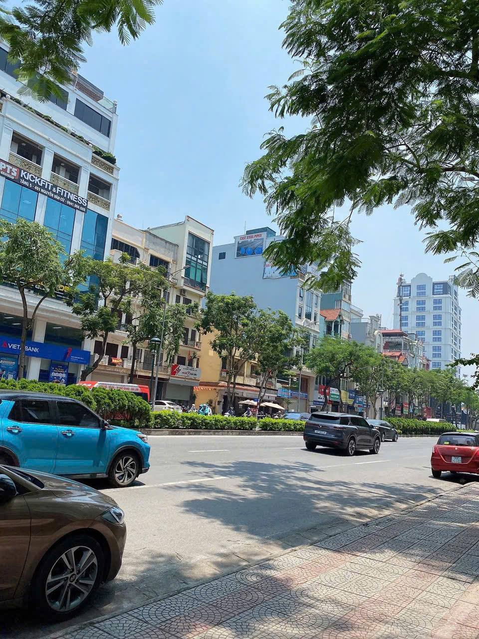 Bán đất tặng nhà 4 tầng + 4 ngủ Nguyễn Văn Cừ – Long Biên 55m2