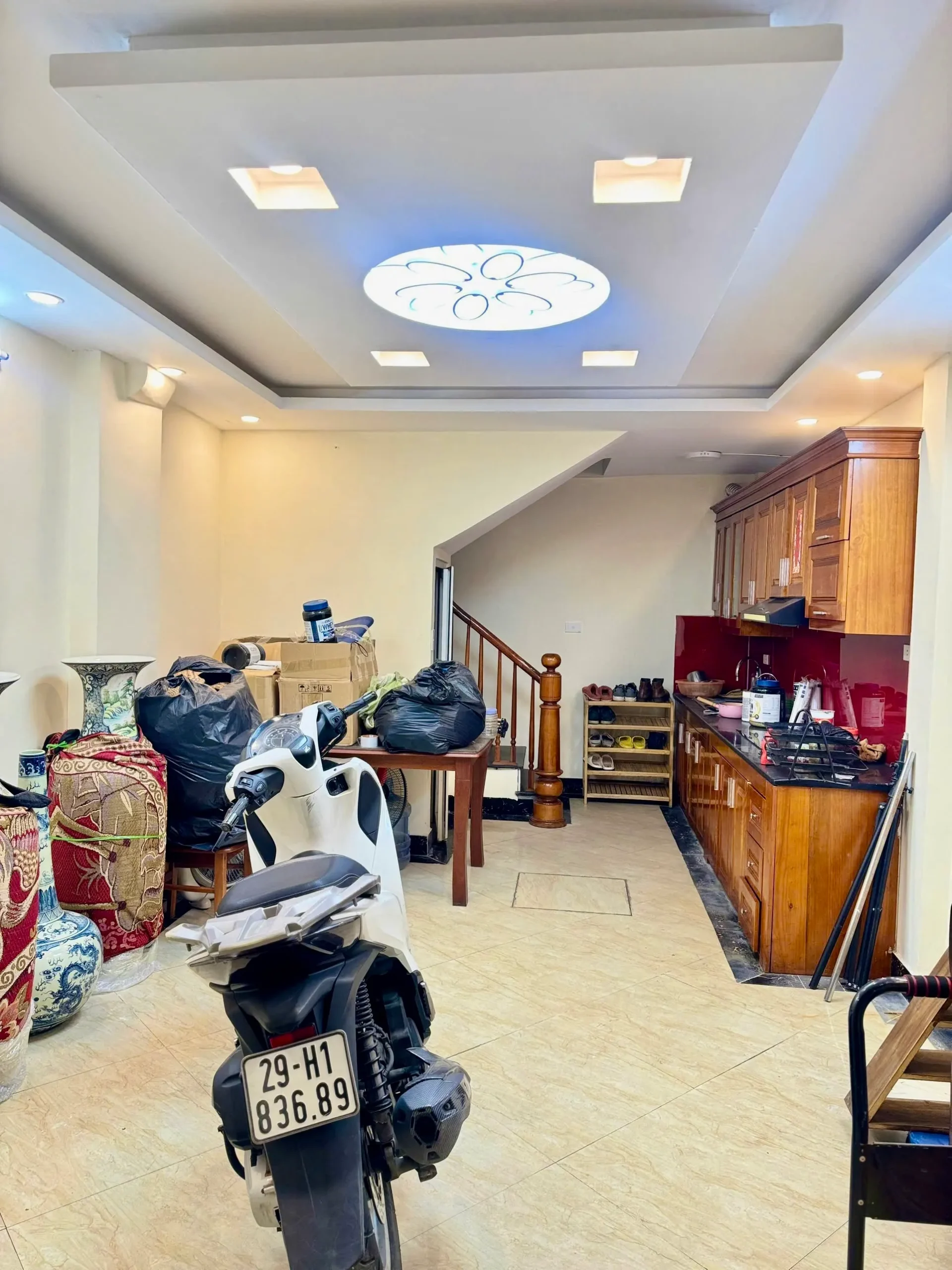 Bán Nhà Hào Nam 30m2. 6 tầng. mặt tiền 3.9m. giá 9.65 Tỷ Đống Đa Hà Nội