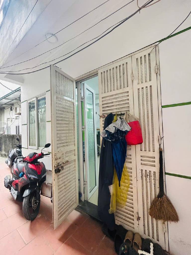 NHÀ DÂN XÂY CHẮC CHẮN – FULL NỘI THẤT – GẦN PHỐ – CÁCH ĐƯỜNG Ô TÔ TRÁNH 20M _5 TẦNG – 32M2.