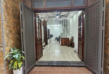 NHỈNH 13 TỶ SỞ HỮU NHÀ ĐẸP CỰC GẦN PHỐ HOÀNG VĂN THÁI, 42M2 X 4 TẦNG