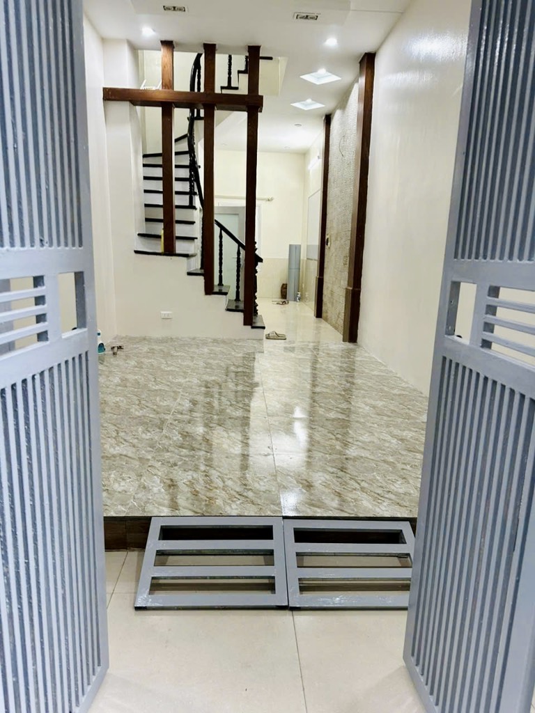 LÔ GÓC CẦU GIẤY CỰC THOÁNG – NHÀ CỰC ĐẸP – THANG MÁY – GẦN PHỐ – KINH DOANH _38/41M2