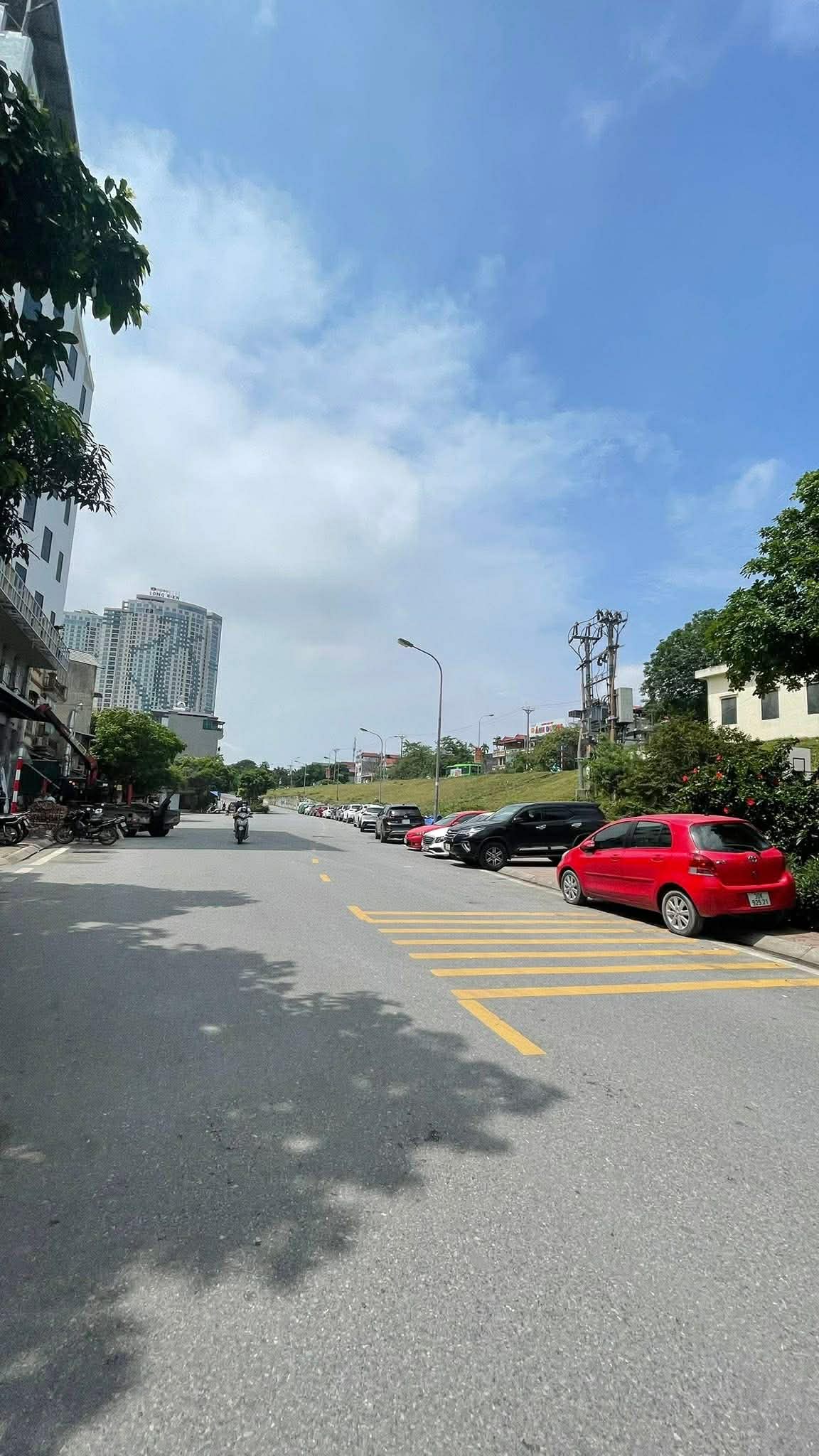 bán nhà Ngọc Thuỵ, 160m, mặt tiền 8m, ngõ thông, 7 chỗ vào nhà