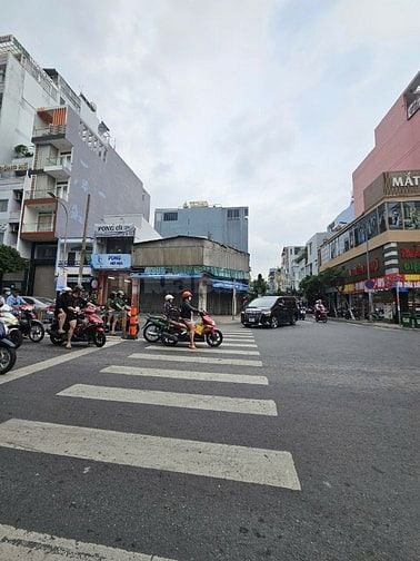 Bán nhà 2 Mặt Tiền Quận 4  tặng GPXD, vị trí đẹp