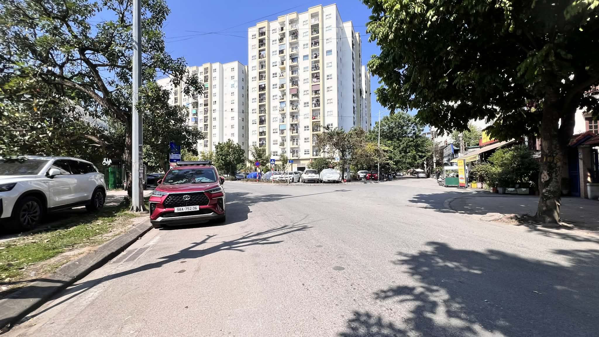 bán nhà Gia Thuỵ, 90m, mặt tiền 5.5m, ôtô tránh, full thổ cư