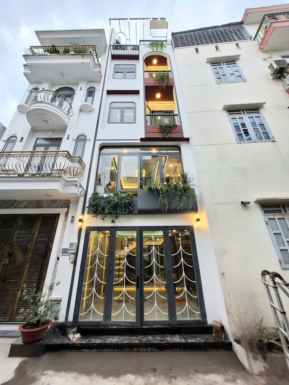 NHÀ 5 LẦU THẠNH LỘC 19, ĐƯỜNG 7M XE HƠI NÉ NHAU, KHU VIP GẦN GÒ VẤP