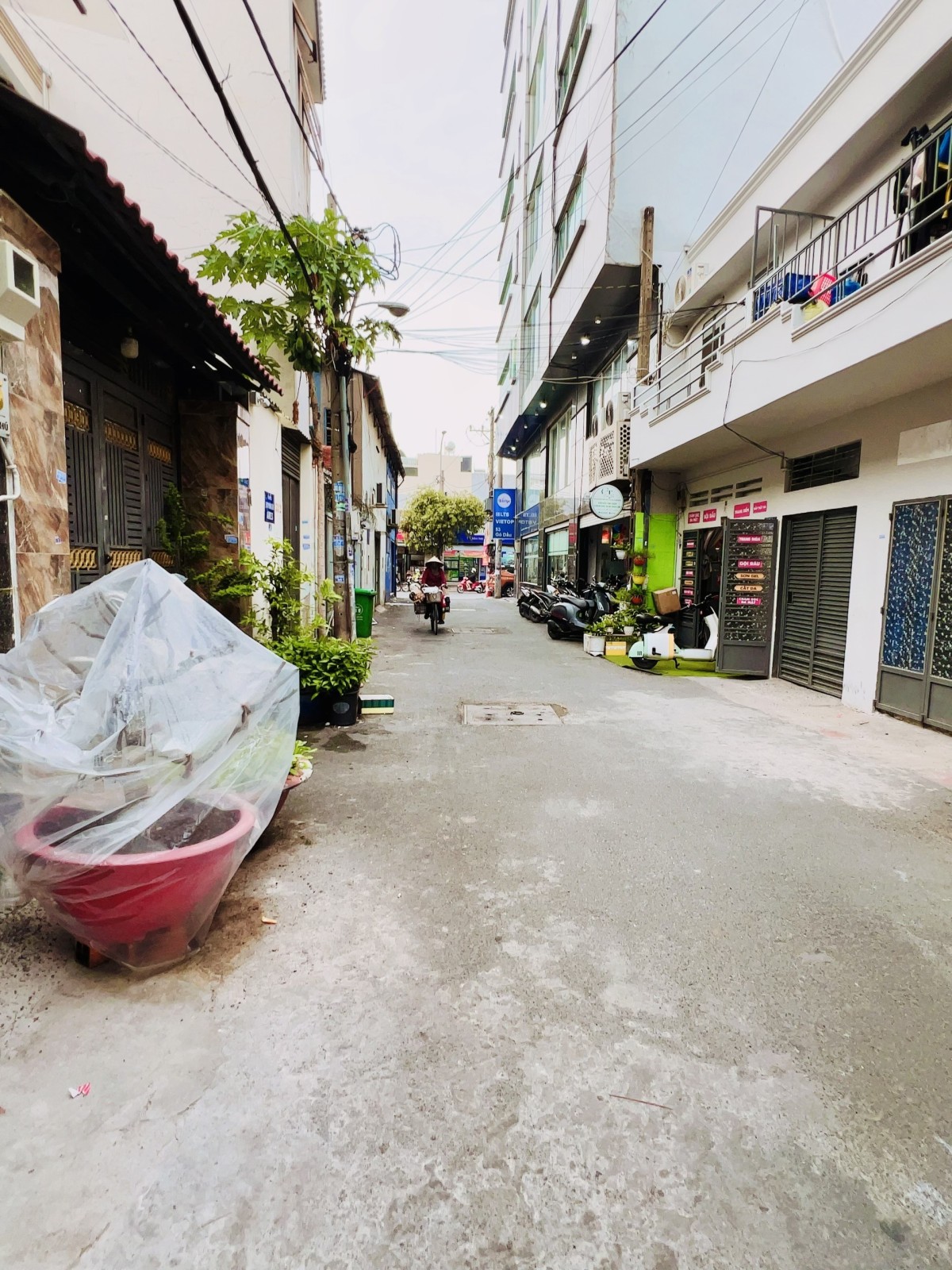 NHÀ ĐẸP GÒ DẦU – 4 TẦNG MỚI KIÊN CỐ, CHỈ 9.X TỶ TL