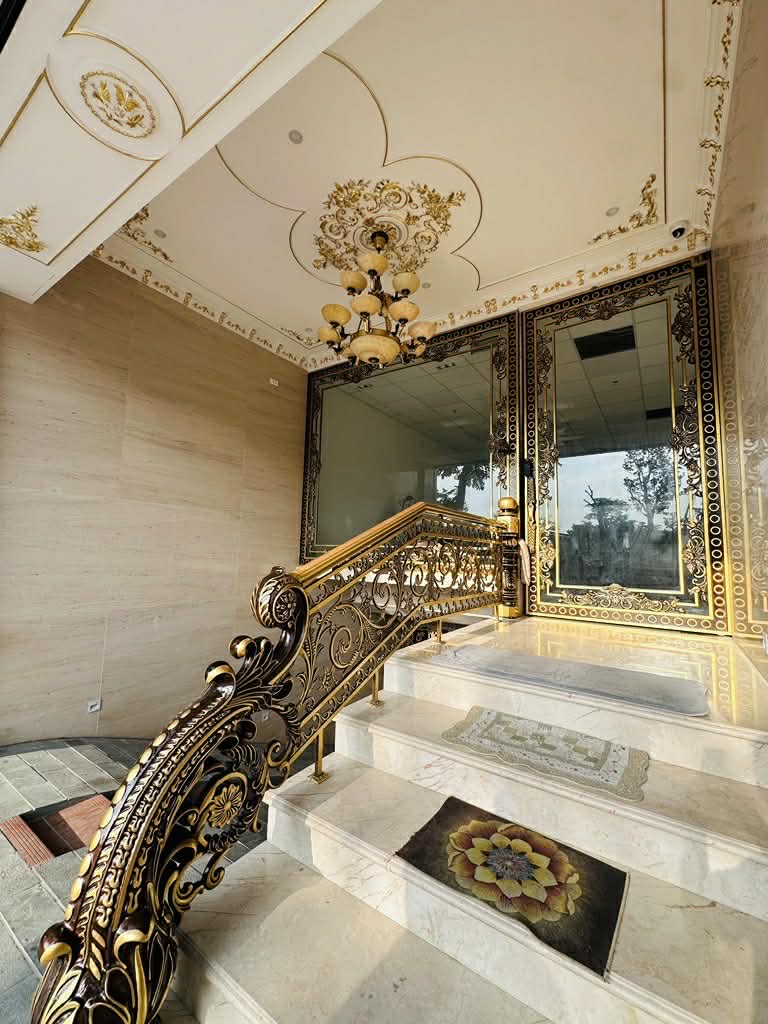 bán nhà mặt phố Cổ Linh, vỉa hè rộng, view vườn hoa, 2 xe container tránh nhau, kinh doanh văn phòng