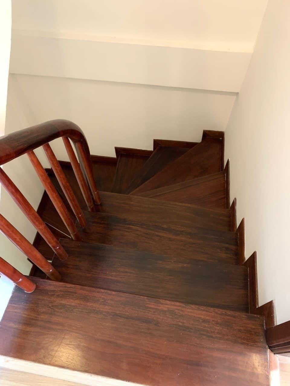 Mình cho thuê nhà đẹp, căn góc, Nguyễn Thị Định, 95m2x 4T vỉa hè 32 Tr