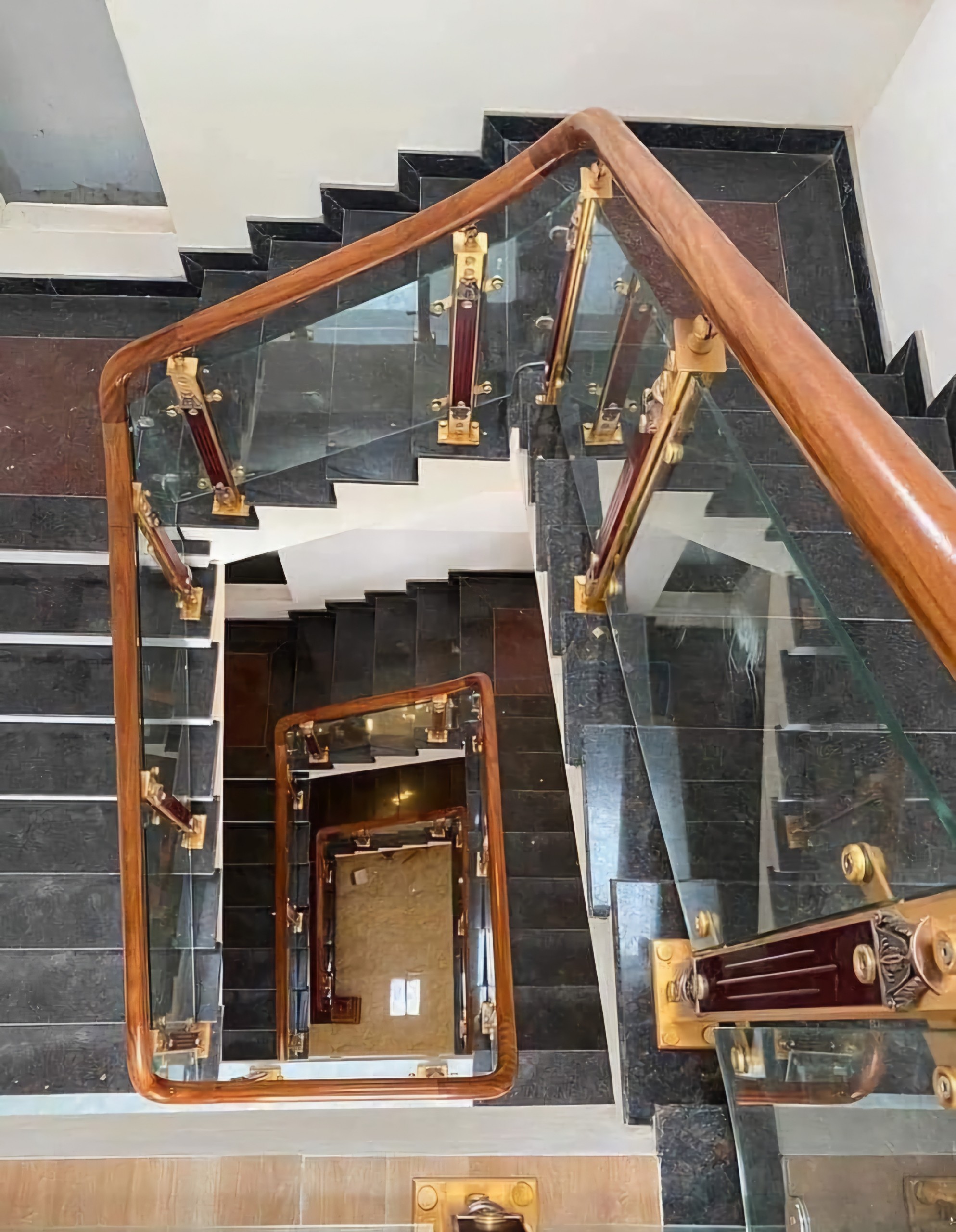 Mình cho thuê nhà đẹp, căn góc, Nguyễn Thị Định, 95m2x 4T vỉa hè 30 Tr