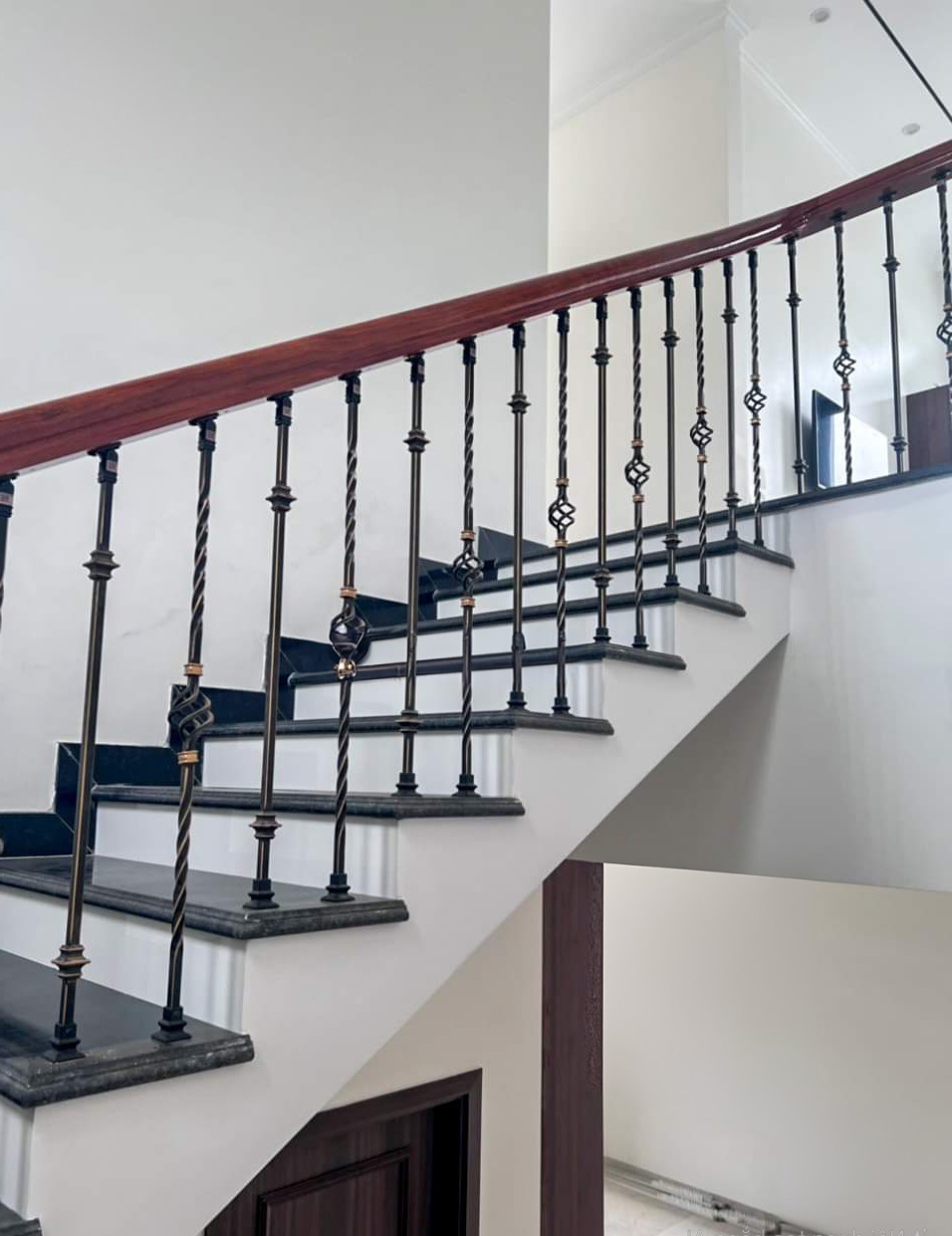 Nhà tôi cần cho thuê nhà mới, căn góc, 97m2_ 5T; vỉa hè, Đào Tấn-29 Tr