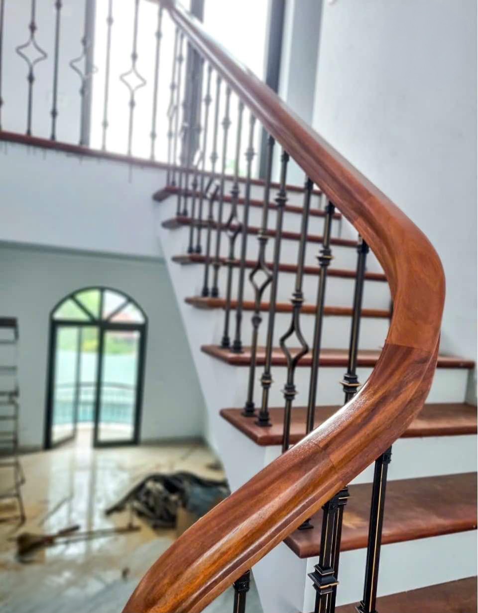 Nhà mình cho thuê nhà lô góc, mới, Mai Hắc Đế; vỉa hè 118m2* 5T- 44 Tr