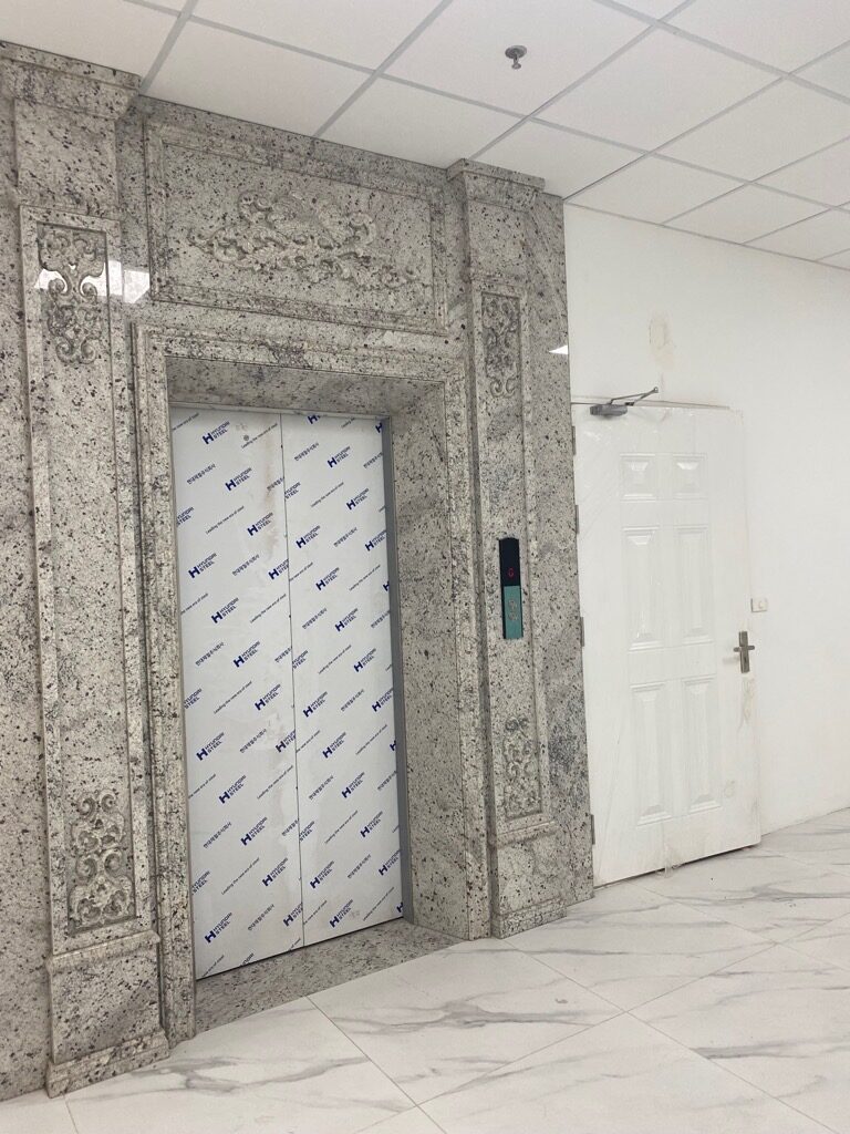 Cho thuê Nhà mới, Hoàng Văn Thái, thang máy, 101m2x 5T vỉa hè 32 Tr