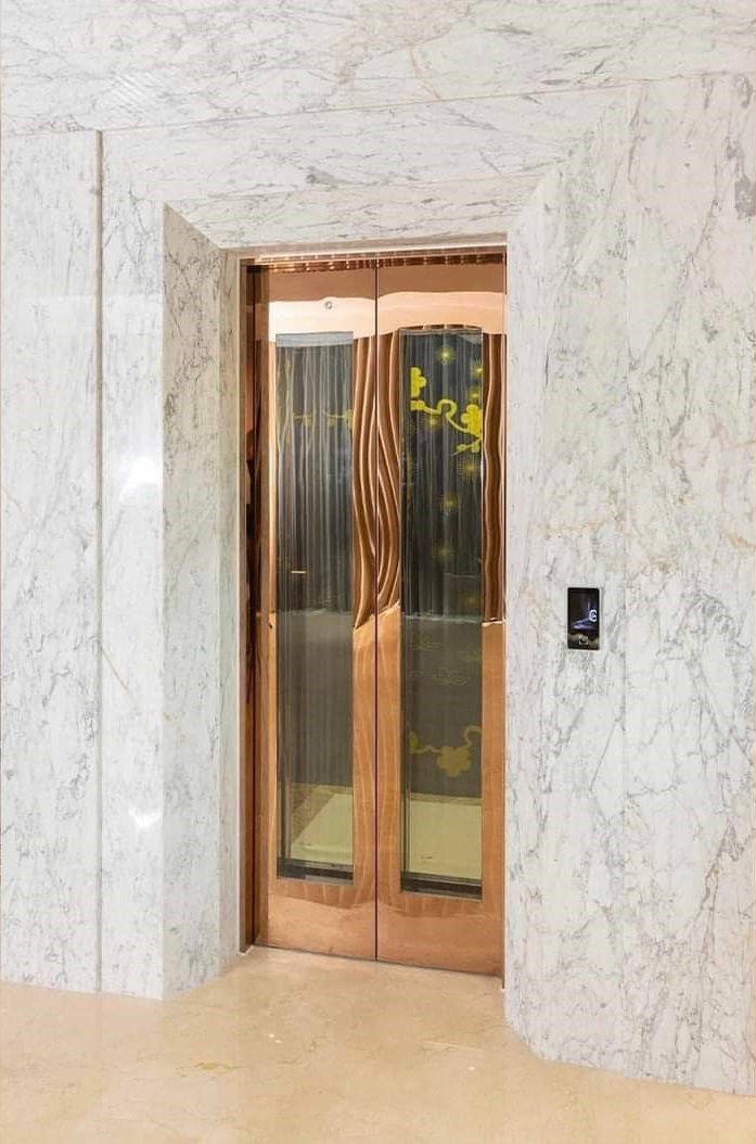 Cho thuê nhà hai cửa đi, Lò Đúc, Vỉa hè, THANG MÁY, 389m2x 7T *154 Tr