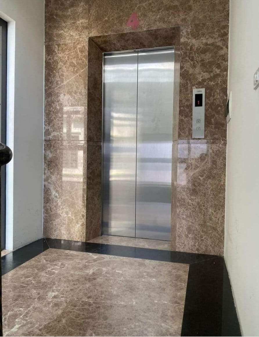 Cho thuê nhà mới, P. Mai Hắc Đế, Thang máy, Vỉa hè, 102m2x 4T *28 Tr