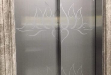 Cho thuê nhà, P. Đội Cấn, Thang máy, pccc, Vỉa hè; 141m2* 5T- 84 Tr