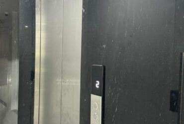 Cho thuê Nhà căn góc, mới, Đội Cấn, thang máy, 121m2x 4T vỉa hè 49 Tr