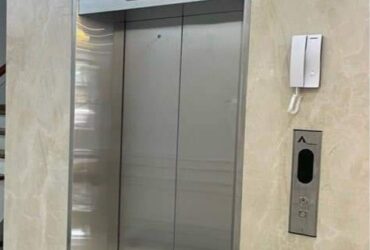 Nhà tôi cho thuê nhà hai cửa đi, mới, 98m2_ 4T; vỉa hè, Duy Tân-32 Tr