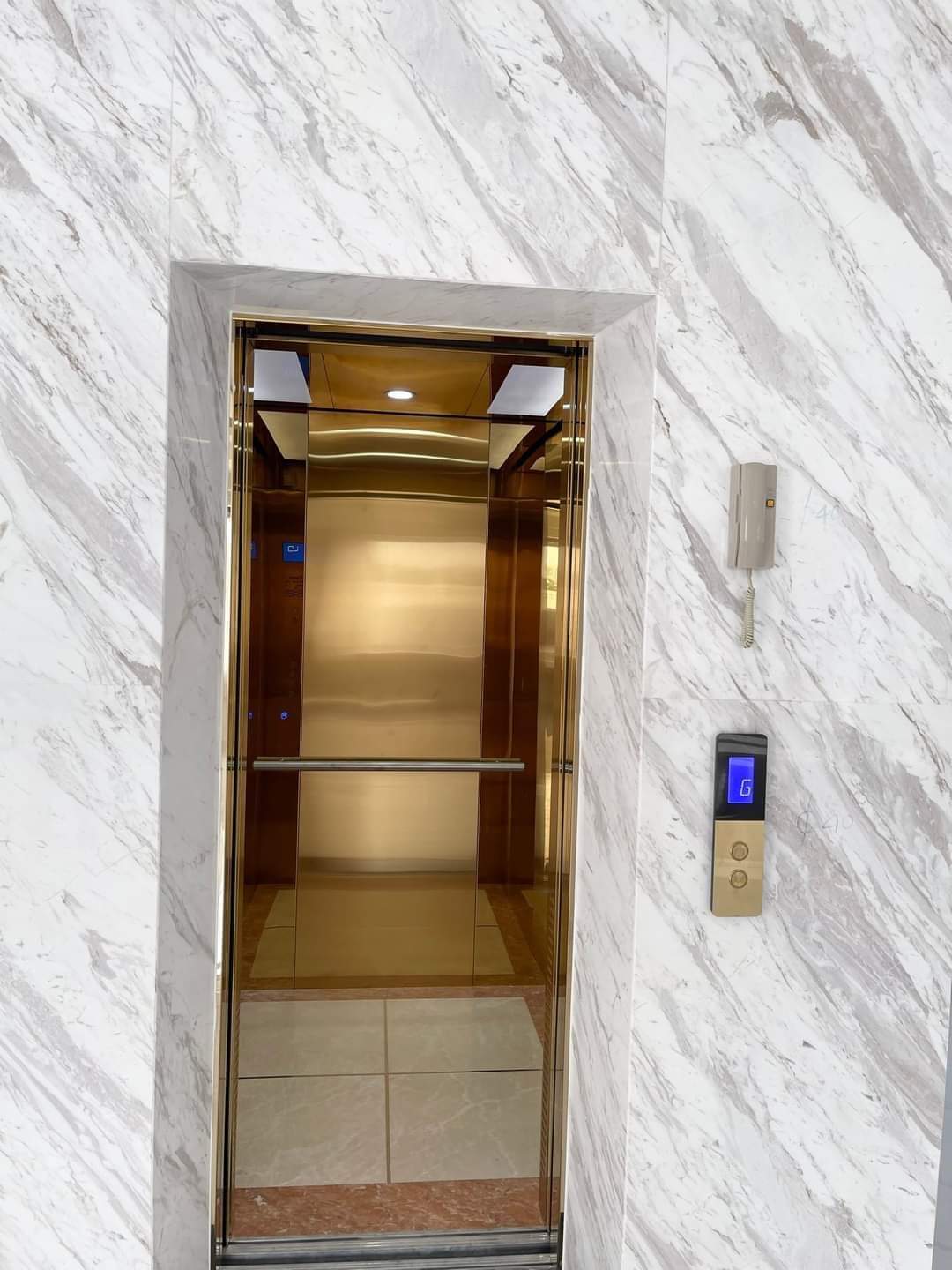 Tôi cần cho thuê nhà mới, hai cửa đi, Bách Khoa, 102m2x 5T vỉa hè 28 Tr