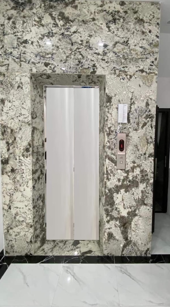 Cho thuê nhà hai cửa đi, Trúc Bạch, thang máy; vỉa hè 101m2* 4T- 31 Tr