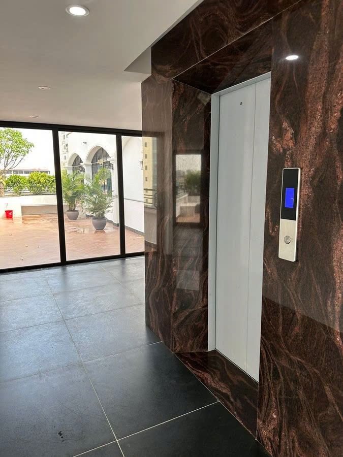 Cho thuê nhà hai mặt tiền, 99m2_ 5T; vỉa hè, Nguyễn Khánh Toàn-29 Tr