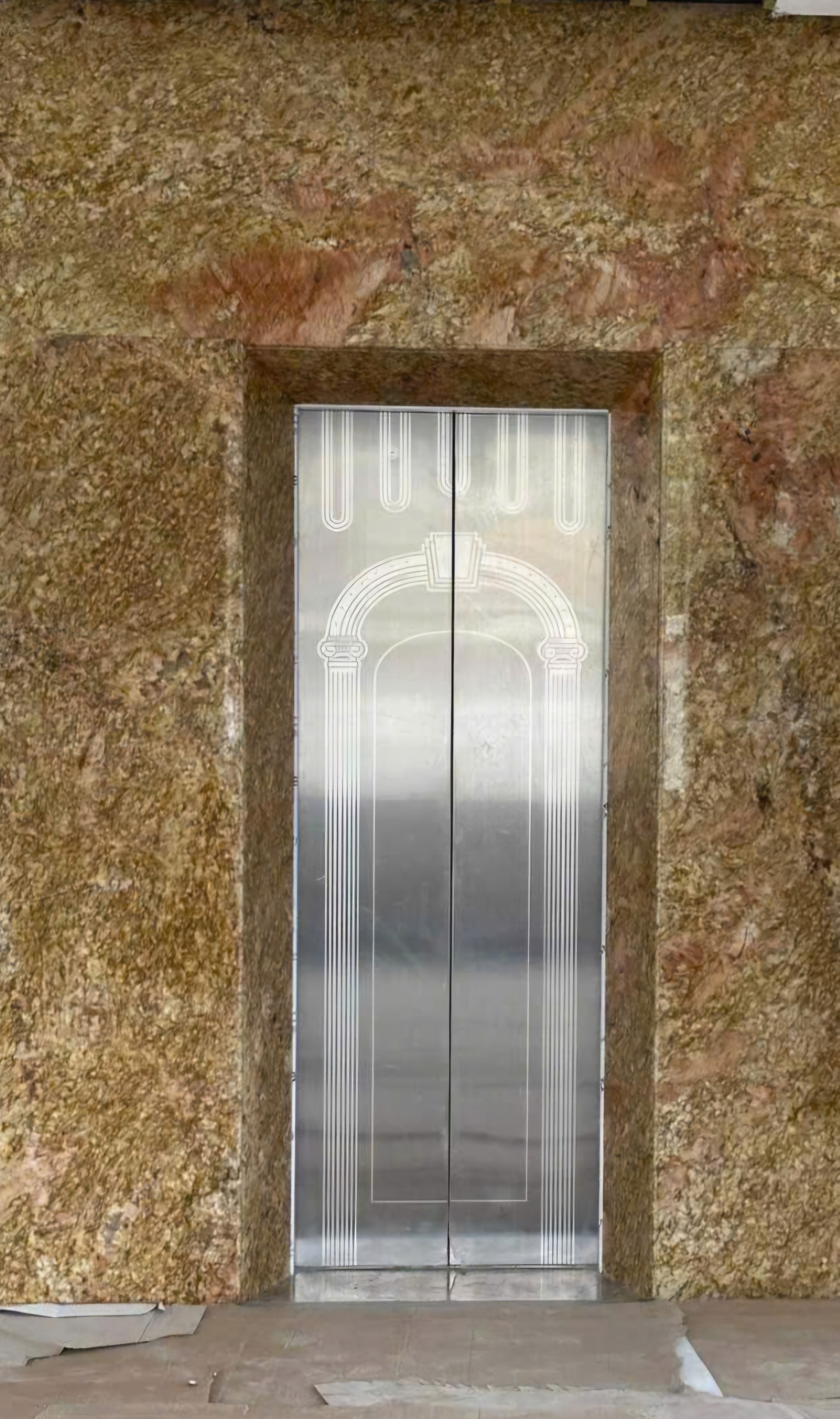 Cho thuê Nhà mới, Lạc Long Quân, thang máy, 103m2x 5T vỉa hè 31 Tr