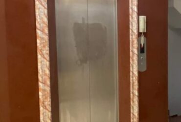 Cho thuê nhà lô góc, mới, Duy Tân, thang máy; vỉa hè 119m2* 5T- 48 Tr