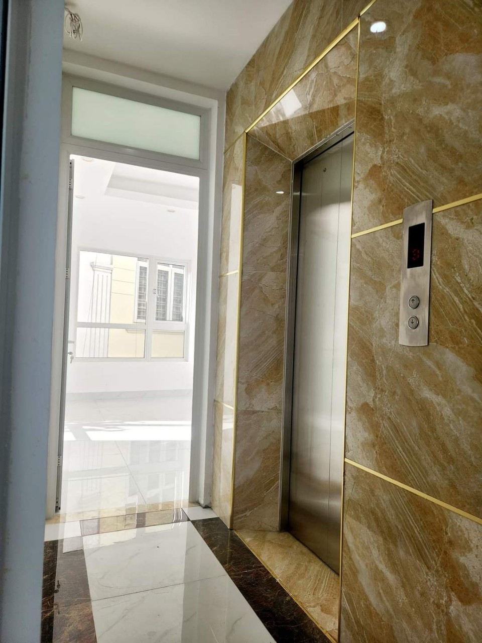 Nhà tôi cho thuê Nhà căn góc, mới, 118m2_ 4T; vỉa hè, Đội Cấn-44 Tr